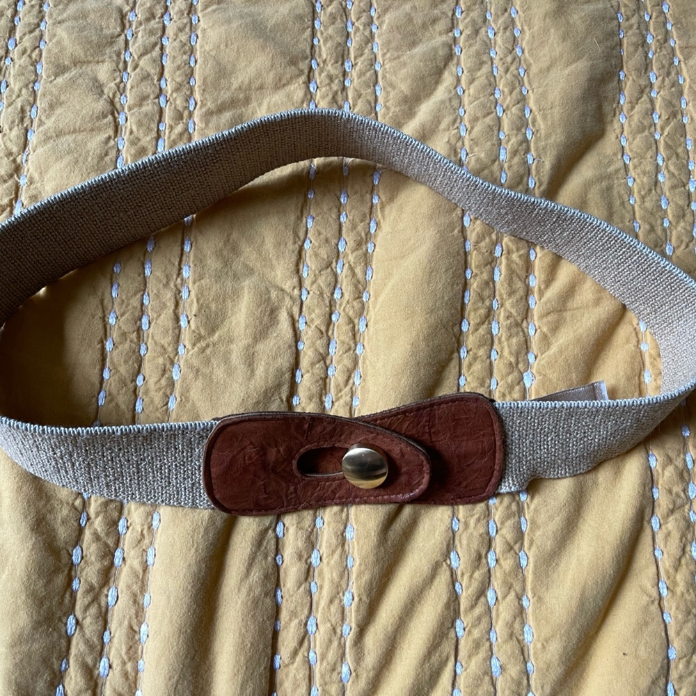 BELT- Cute stretchy tan and leather belt- Corey Lynn Calter.